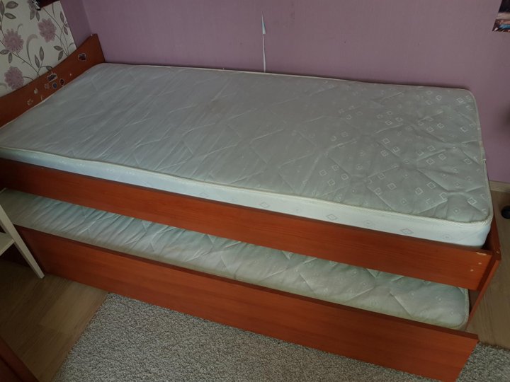 Какая кровать полуторка. Кровать полуторка с бортиками. Диван кровать полуторка. Кровать полуторка Старая. Б/У .кровать полуторка.