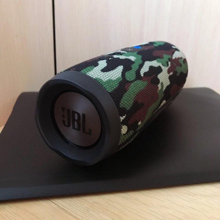 Колонка jbl оригинал 5. JBL колонка арт. Колонка JBL charge 5 оригинал. JBL charge 5 черная оригинал. Колонка JBL маленькая квадратная камуфляж.