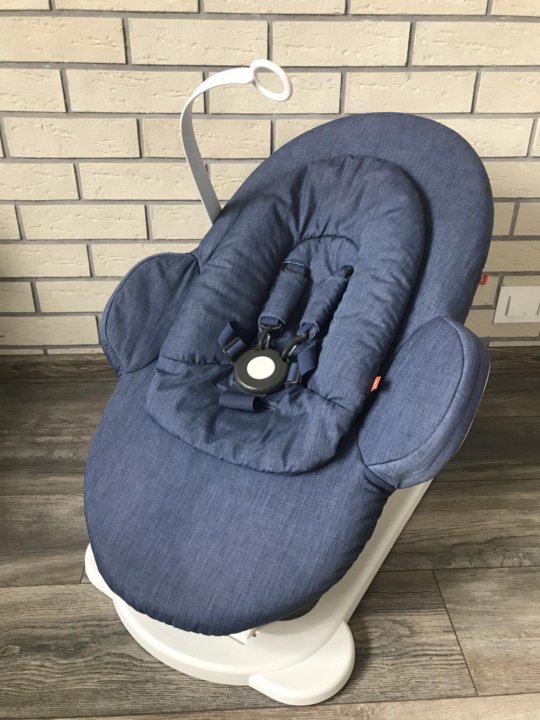 Шезлонг stokke steps bouncer