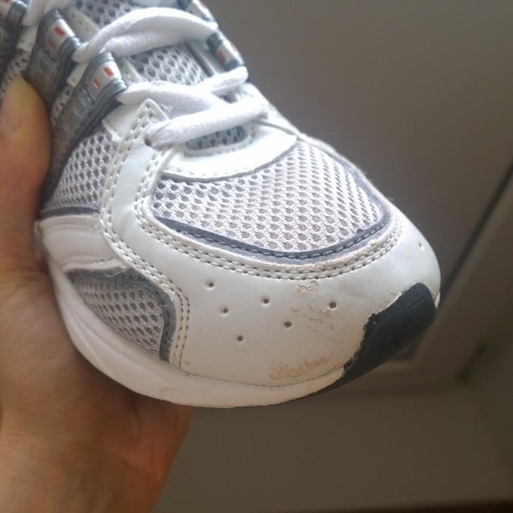 Кроссовки 42 размера томск. Кроссовки 42 размер. Cx27 кроссовки. В серых кроссовках каленжи 100 ран. Кроссовки 42 размер.