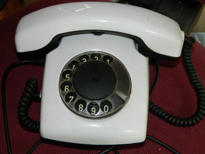 Телефон 70 90 90. Советский телефонный аппарат. Телефон стационарный с диском. Телефонный аппарат с диском СССР. Телефон старого образца.
