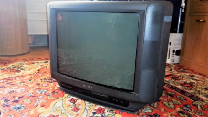 Ремонт телевизора sony trinitron. Телевизоры сони тринитрон 80-х годов. Коробка от телевизора Sony Hiblac Trinitron.