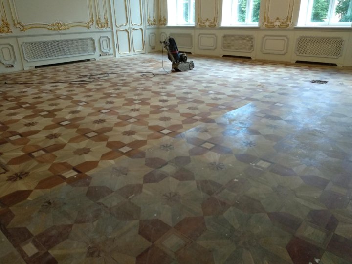 Циклёвка паркета в спб. Циклевка пола. Циклевка паркета фото. Циклёвка паркета в спб. Доска под лаком в 3 слоя.