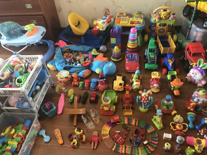 Другие игрушки найди другие игрушки. Много игрушек. Очень много игрушек. Детские игрушки куча. Всякие разные игрушки.