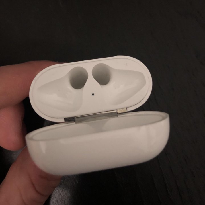 Потерян кейс от airpods. Кейс для наушников Apple Earpods. AIRPODS Pro кейс оригинал. Apple Earpods 3 зарядный кейс. Apple AIRPODS оригинальный кейс.