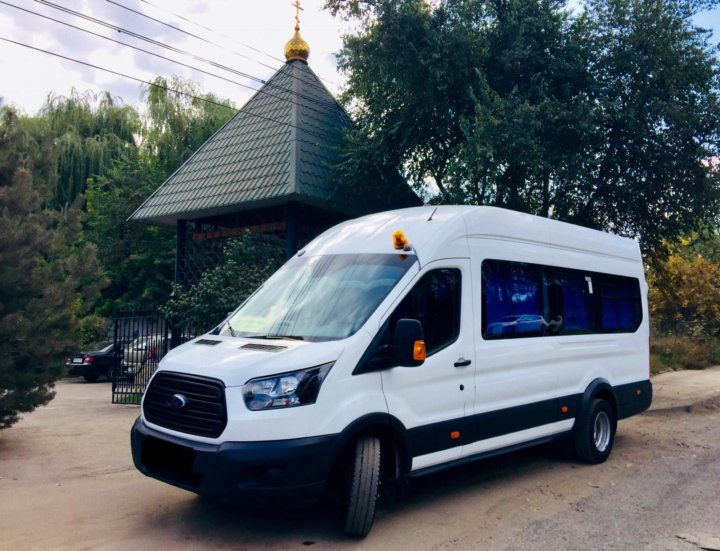 Аренда пассажирского микроавтобуса. Пассажирский микроавтобус. Ford 064 Транзит. Пассажирские перевозки Ford. Марки микроавтобус для перевозки пассажиров