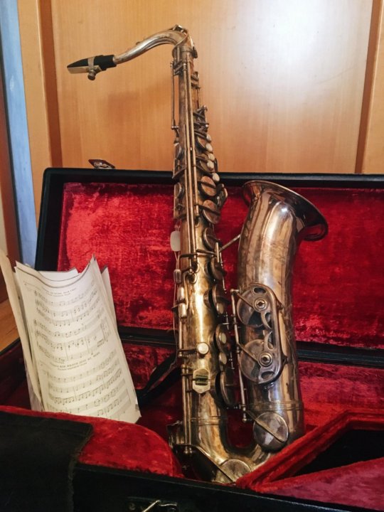 Саксофоны amati. Саксофон альт amati classic deluxe. саксофон deluxe. саксофон амати краслице классик делюкс чехословацкого производства.