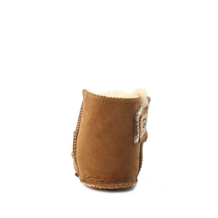 Пинетки угги. Пинетки UGG. UGG пинетки кожаные. Коричневые уги Бэйби гоу с золотистый крапинками