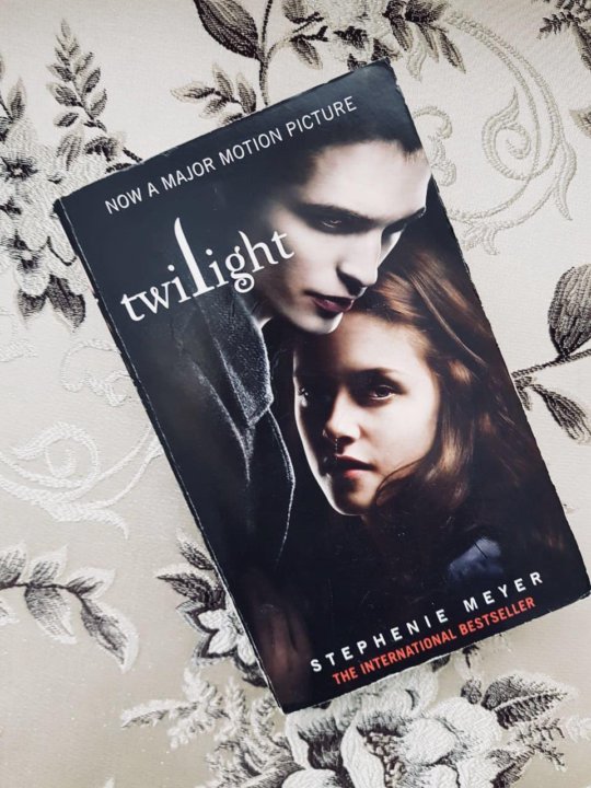 Сумеречный стрелок книга 2 читать. Twilight Stephenie Meyer book. Сумерки книга на английском. Twilight книга на английском. Семерка на английском.