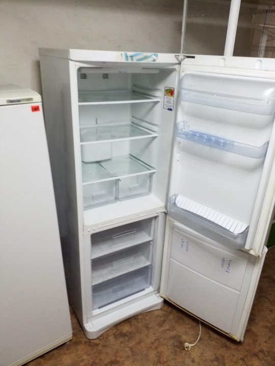 Где купить холодильник б у. Индезит ноу Фрост. Индезит холодильник 2-х камерный. Холодильник б/у. Бэушные холодильники.