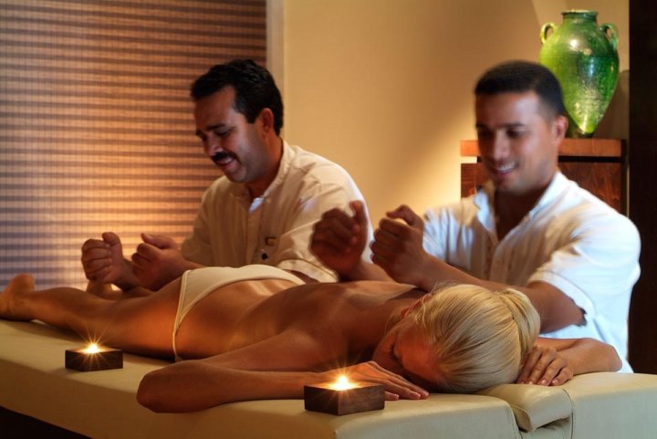 Huge massage group students