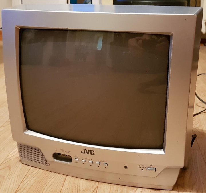 Маленький телевизор 19. Телевизор JVC 2002. Телевизор JVC 1995 года. Маленький телевизор JVC. JVC маленький телевизор старый.