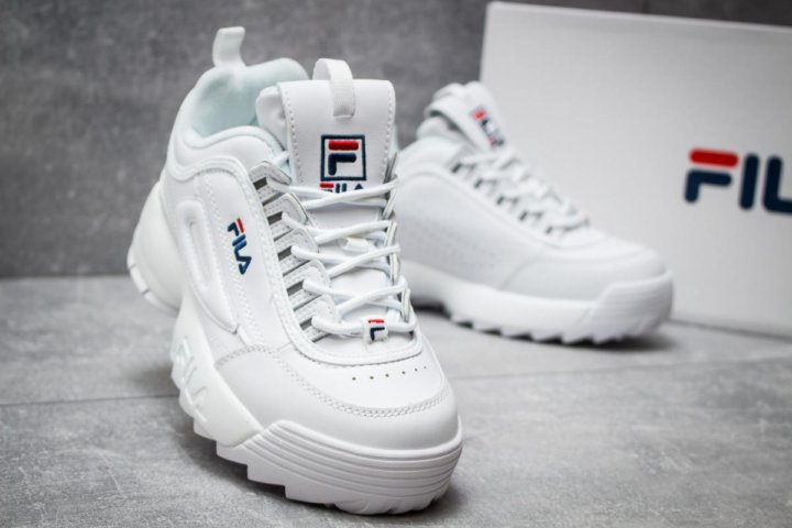 Кроссовки Fila Disruptor с платьем