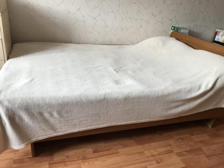 Кровать полуторка авито. Кровать Gela Sonberry. Кровать Gela Max. Простынь для дивана. Диван за 5000 рублей.