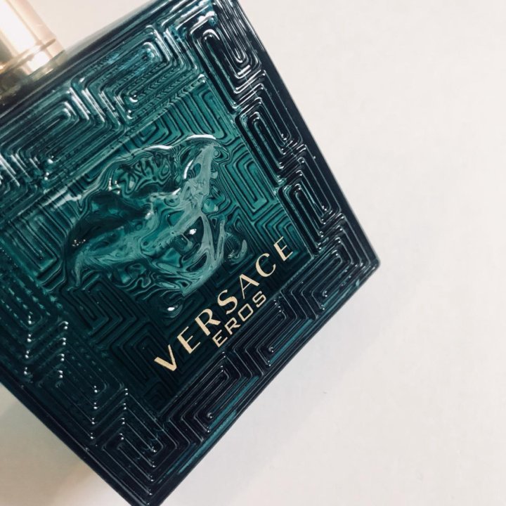 Версаче оригинал упаковка. Версачи авито. Версачи авито. Versace bright crystal реклама. Версаче абсолют духи женские.
