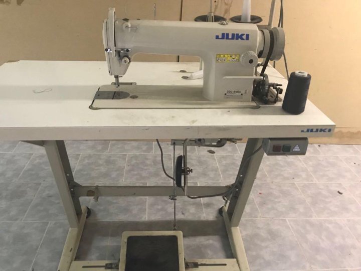 Промышленная швейная машинка juki. Juki DDL-8100e. Промышленная швейная машина Juki со столом. Шагающая Juki DDL-1181. Промышленная швейная машина mo-6814s со столом.