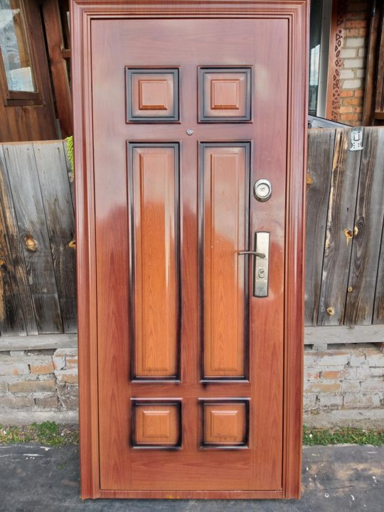 Купить деревянную дверь б у. Деревянная дверь 1800х800 входная с окном. Двери деревянные б у. Двери 2000 годов. Железная дверь входная даром.