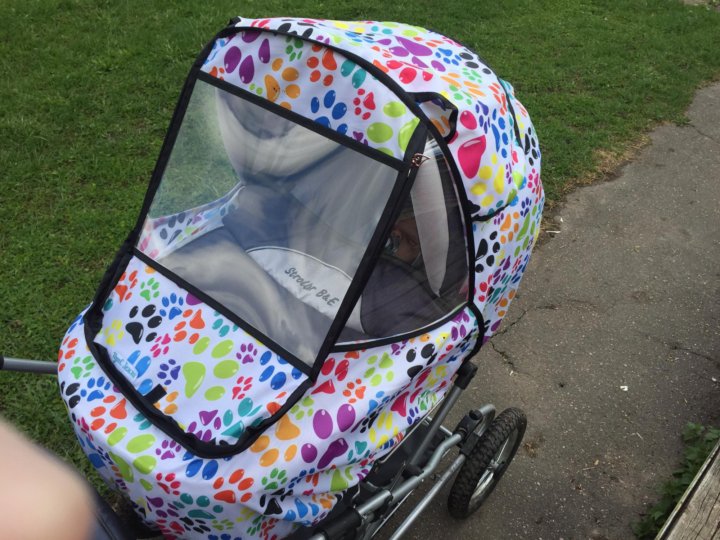 козырёк на коляску пупс земли. дождевик на коляску желтый. пупс земли. пупс земли. вязаная накидка на коляску.