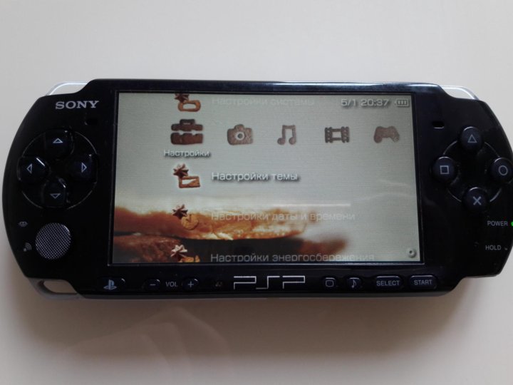 Sony psp 3008 красная 150 игра. Сони ПСП 3008. PSP-3008-2. Зарядная подставка на PSP 3008. Приставка игровая 3008 в игре 3008.