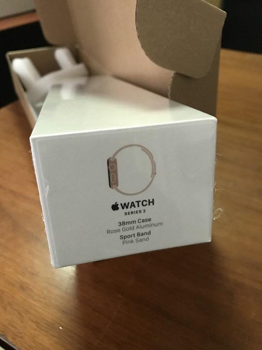 Watch series se gen 2. Apple IWATCH 2 коробка. Эппл вотч 3 Rose Gold коробка. Apple watch 3 38 mm в упаковке. Фирменная коробка Аппле вотч 6.