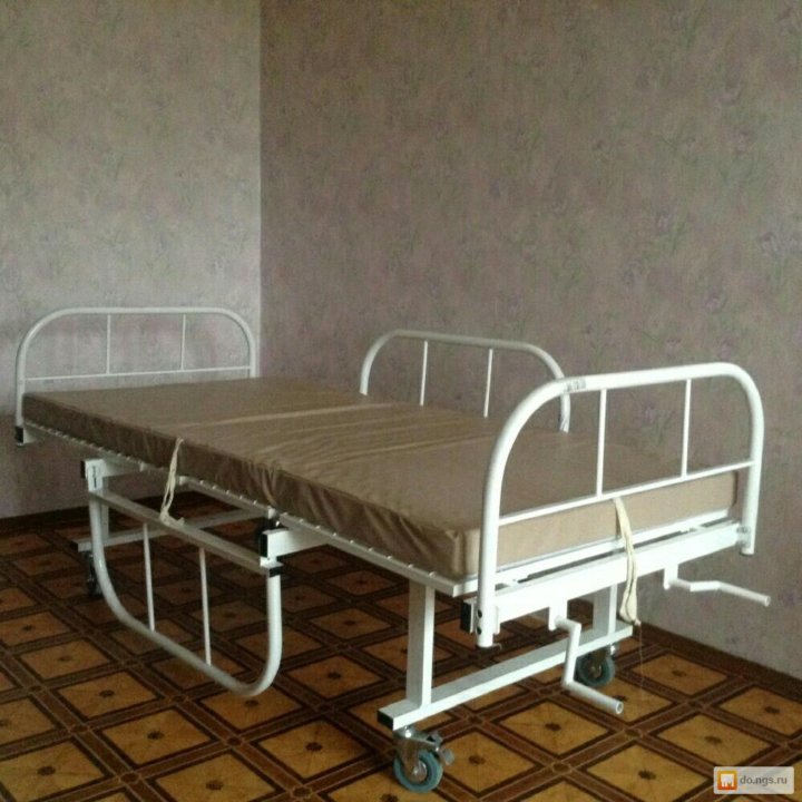 Авито купить медицинскую кровать для лежачих больных. Кровать для лежачих больных( б.у. 1 месяц). Парализованный человек на кровати. Кровать медицинская металлическая с бортиком. Кровать металлическая для больных.