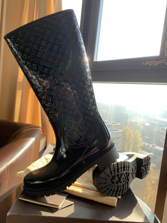 Сапоги Louis Vuitton резиновые – купить в Москве, цена 20 000 руб., продано  2 марта 2021 – Обувь