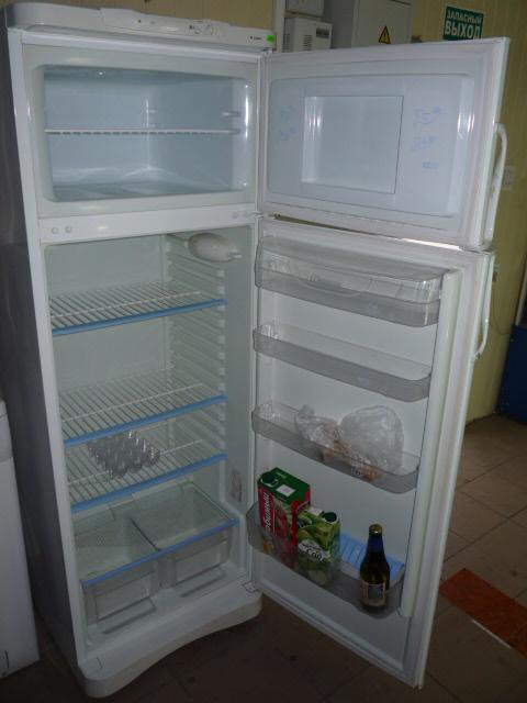 Холодильник индезит бу. Холодильник Индезит Норд Фрост. Холодильник Индезит двухкамерный св15040.