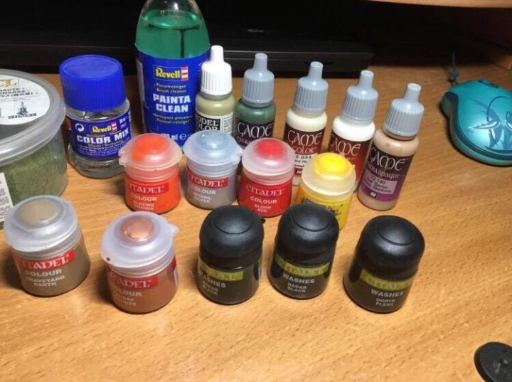 Warhammer 40000 paint set. Солдатики в красках. Краска Цитадель модельная. Набор красок для работы фото в Инстаграм.