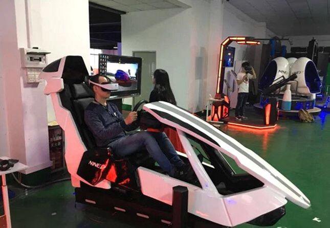 Футурифт аттракцион. Vr беговая платформа. Парк виртуальной реальности казань. Аттракцион виртуальной реальности. Барнаул аттракцион  капсула 7д.