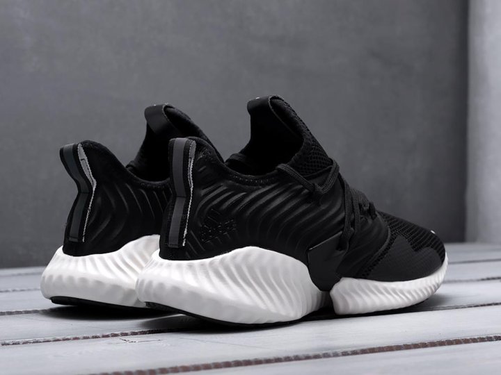 Adidas Alphabounce Instinct на ноге