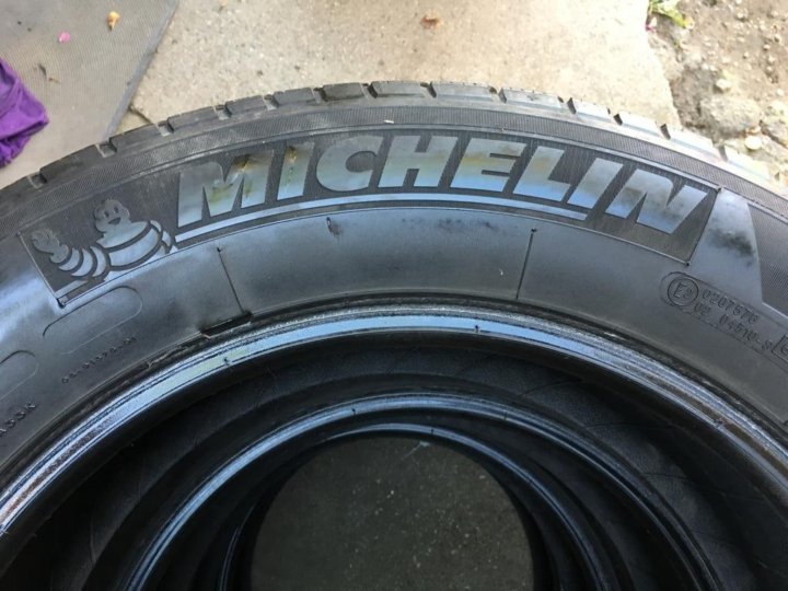 Резина летняя 17 мишлен. R14 Michelin комплект. Летняя резина елочка на 17 Michelin.