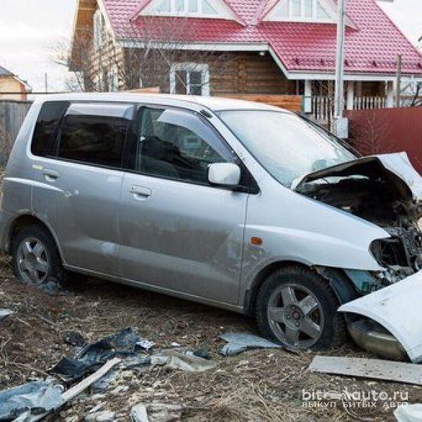 Динго авторазборка. Митсубиси Динго 2001 заднее крыло. Мицубиси Мираж битая. Авто разборки иномарки Динго.