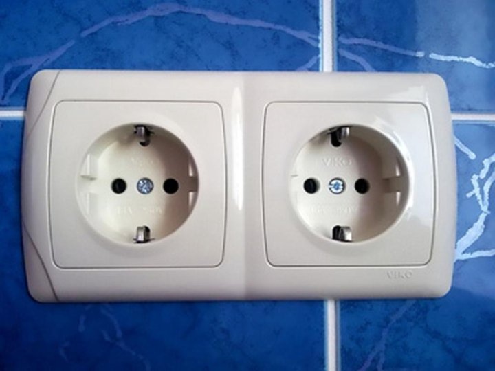 рс16-353. тройная штепсельная розетка schuko. штепсельное гнездо с заземлением белое 16а 250в. розетки и выключатели. типы штепсельных розеток.