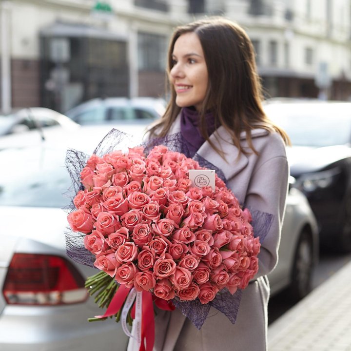 Букет в руках на улице