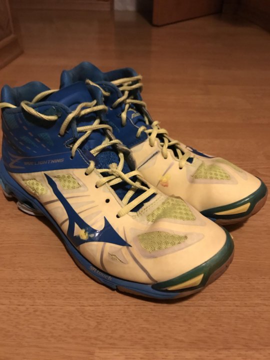 mizuno wave lightning z