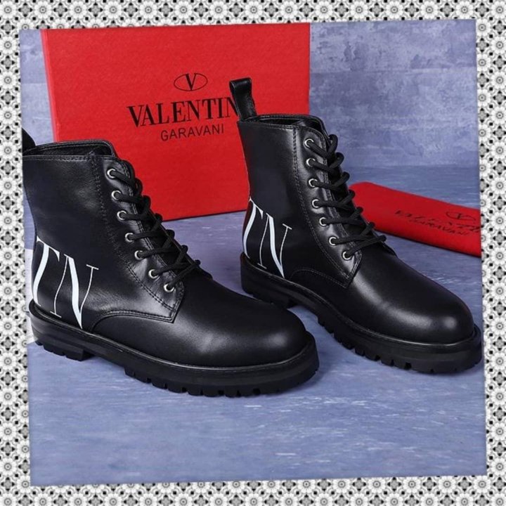 Size zero and my boots from valentino. Зимние ботинки Валентино женские. Ботинки Valentino женские 2023. Ботинки Валентино мужские. Мужская зимняя обувь Валентино.