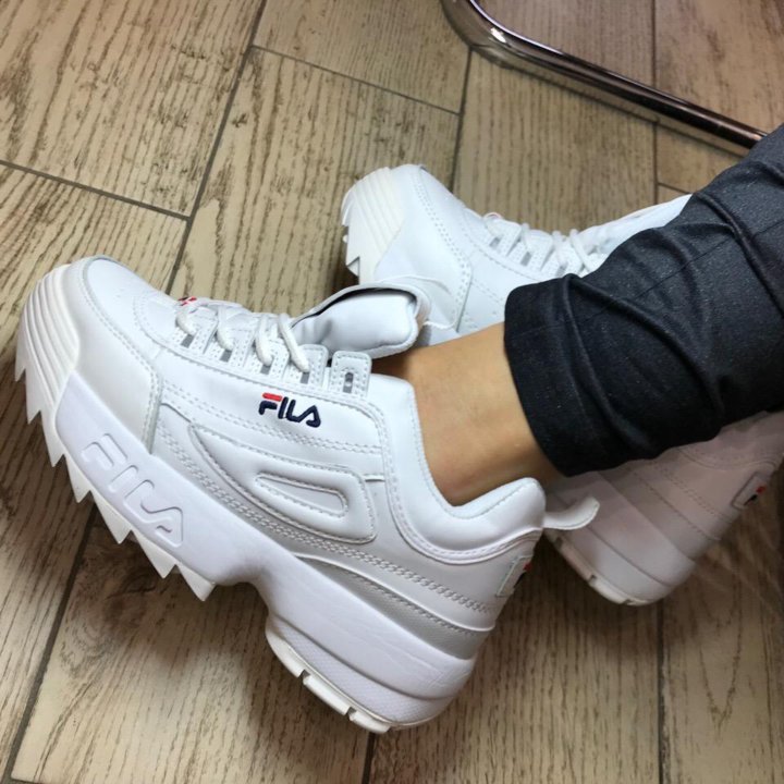 Кроссовки Fila Disruptor с платьем