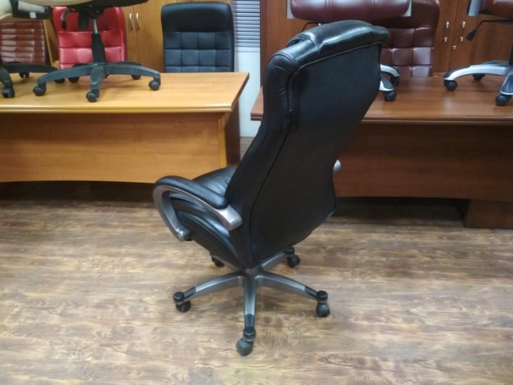 Кресло для руководителя easy chair 641 черное