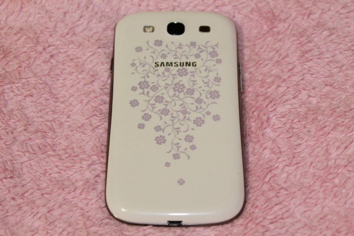 Телефон флер. Samsung Galaxy s3 la fleur. Samsung s3 Mini la fleur. Самсунг галакси с 3 ла Флер. Samsung Galaxy s III ля Флер белый.