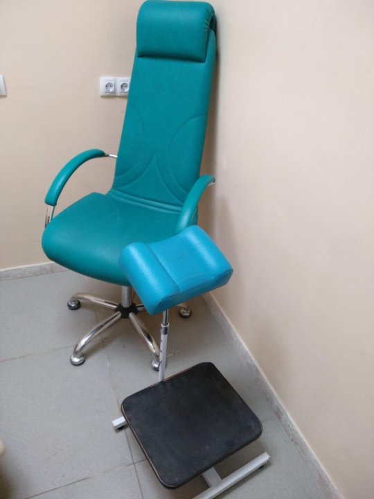 Педикюрное кресло с подставкой