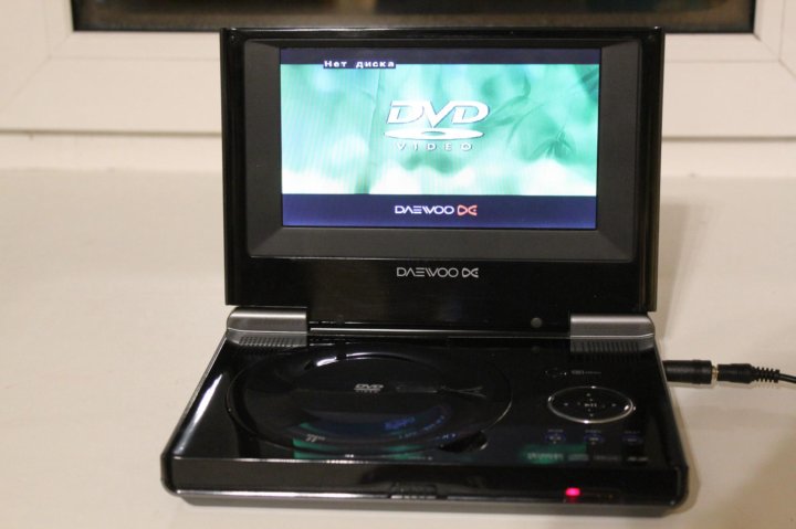 Daewoo dpc-7209pd dvd портативный двд плейр. 
