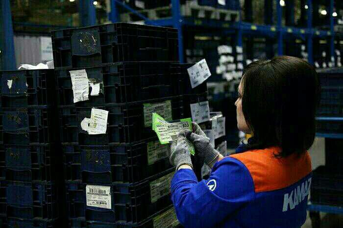 работа логистом без опыта в москве