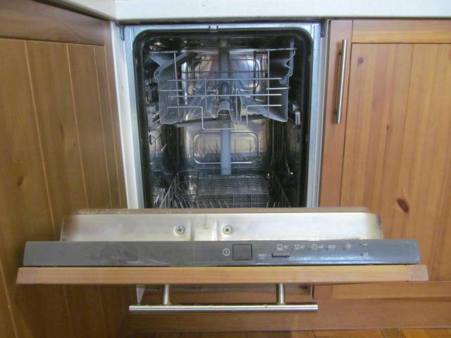 Посудомоечная машина встраиваемая отзовик. Старая посудомойка. ESL 46010 Electrolux. Установка посудомоечной машины Тошиба.