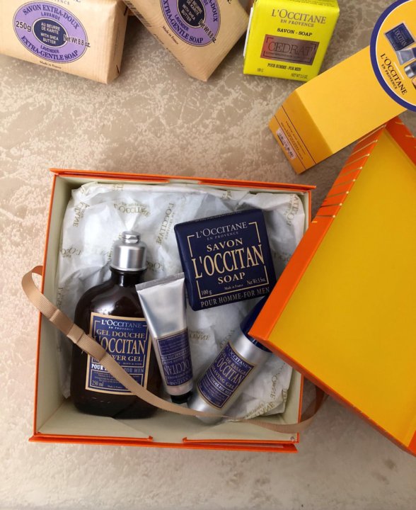 L occitane маленькие радости. L'Occitane мужской набор. Локситан наборы для мужчин. Локситан подарочные наборы. Подарочная упаковка локситан.