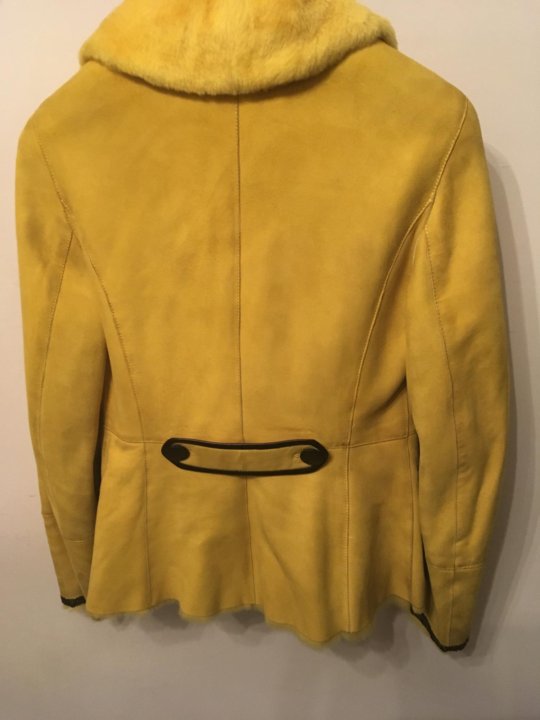 желтая дубленка