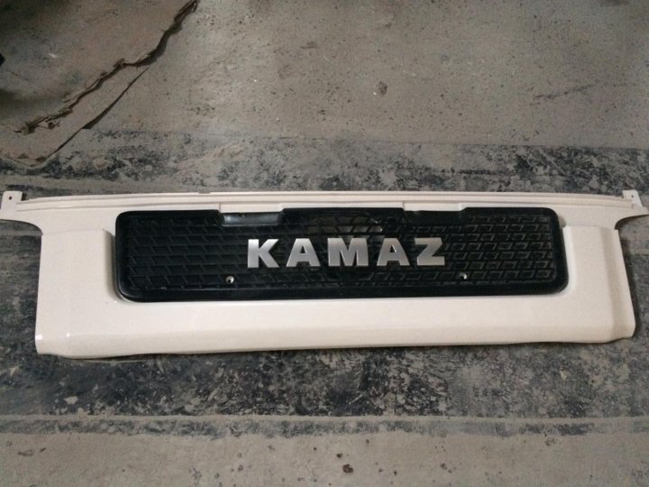 Решетка камаз 5490. 5490-8401310. Облицовка радиатора камаз 5490. 5490-8401310 решетка радиаторная с логотипом. Решетка воздуховода камаз 5490.