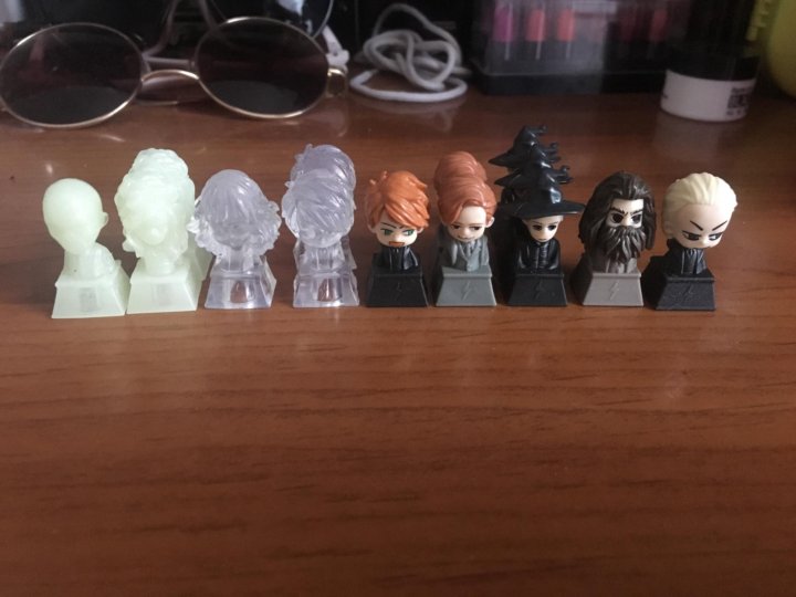 Kinder harry potter. Киндер Гарри Поттер. Киндер сюрприз Гарри Поттер. Гарри Поттер Киндер сюрприз фигурки. Фигурки из Киндер сюрприз Гарри Поттер.