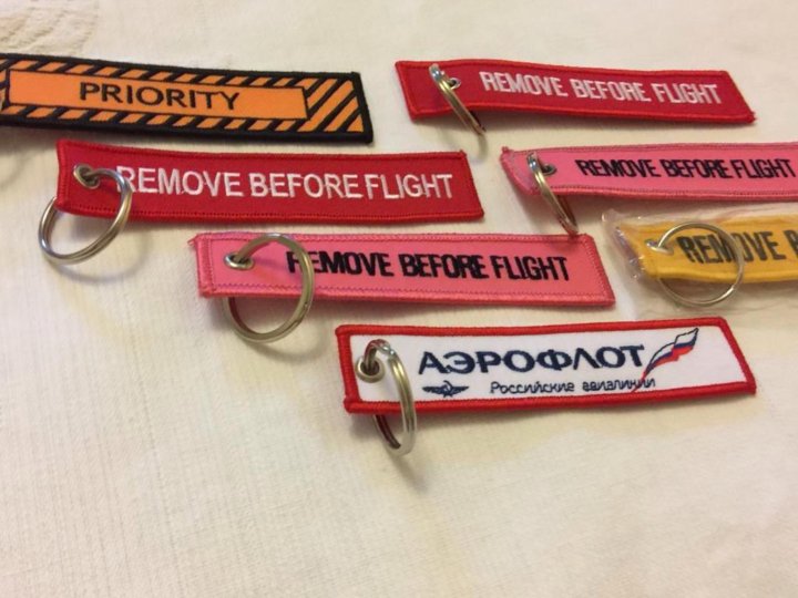 Remove before Flight оригинал. Красная лента remove before Flight. Remove before Flight на самолете.