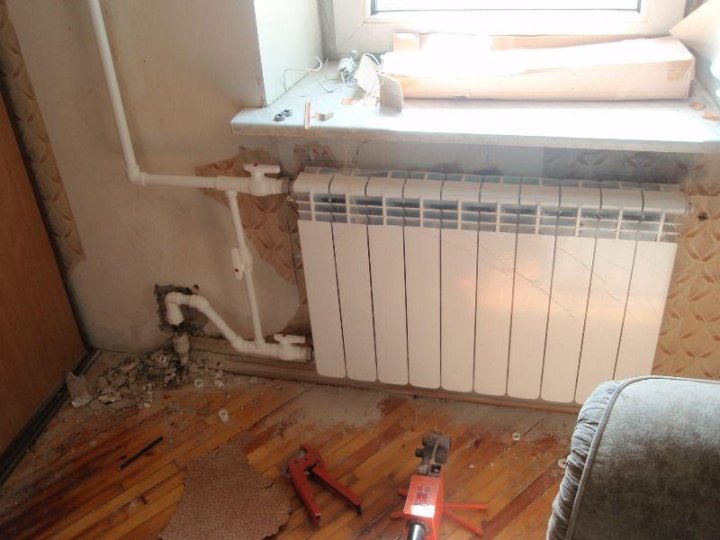 Монтажник отопления. Ремонт в кочегарке. Замена радиаторов отопления. Система отопления. Монтаж радиаторов.