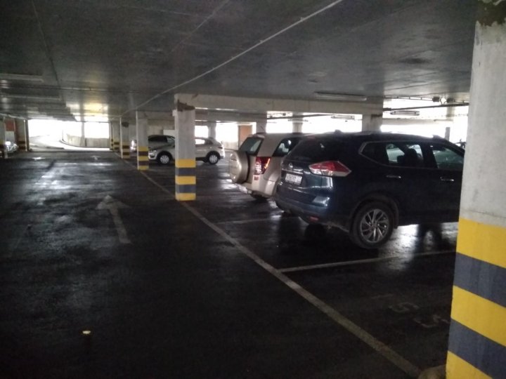 бажова 138 машиноместо. аренда парковки. триумф палас въезд в паркинг. докучаев 19 паркинг. гараж веры волошиной 44.